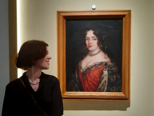 Portret królowej i dr Aneta Markuszewska, która jest autorką książki o mecenacie muzycznym Marii Kazimiery w Rzymie w latach 1699-1714 oraz wydanej w ub.roku książki o roli muzyki w polityce Jakuba III Stuarta i jego żony Marii Klementyny Sobieskiej.